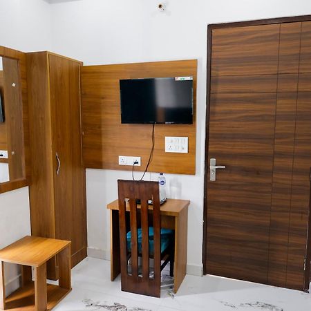 Hotel Parth Inn Ришикеш Экстерьер фото