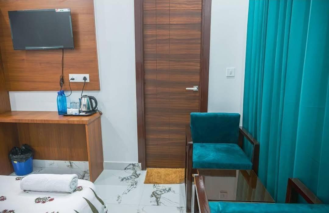 Hotel Parth Inn Ришикеш Экстерьер фото