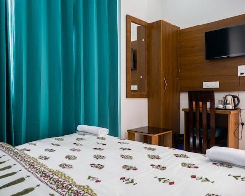 Hotel Parth Inn Ришикеш Экстерьер фото