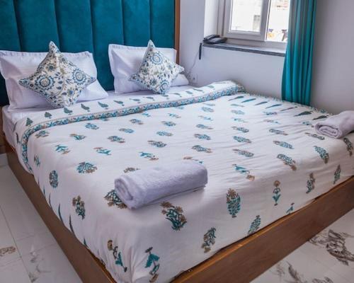Hotel Parth Inn Ришикеш Экстерьер фото